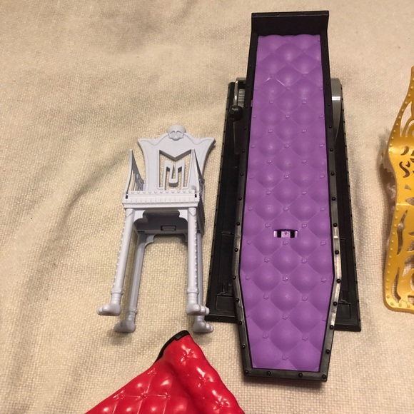 Monster High furniture and accessories lot - Picture 6 of 7